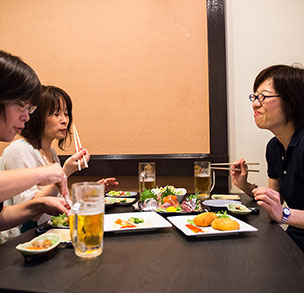 女性同士で